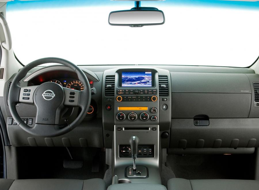  Nissan Navara Double Cab 2005 года  (фото 6 из 10)
